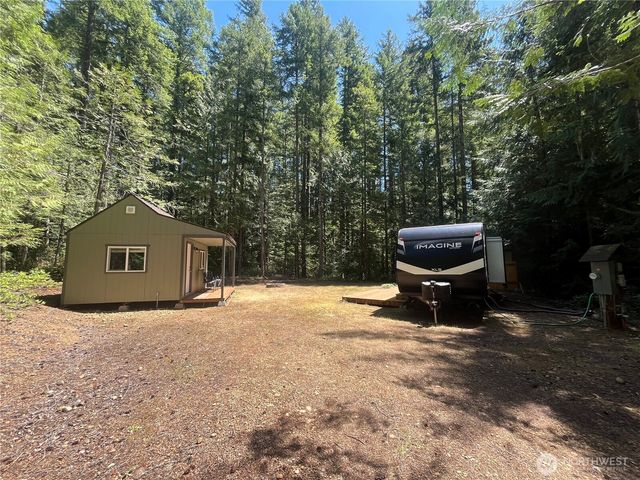 212 N Mt Jupiter Dr, Hoodsport, WA 98548