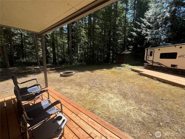 212 N Mt Jupiter Dr, Hoodsport, WA 98548