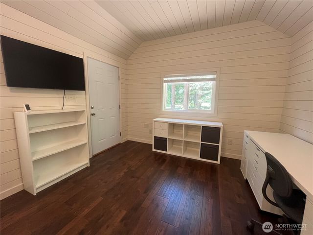 212 N Mt Jupiter Dr, Hoodsport, WA 98548