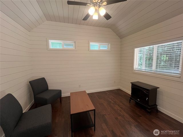 212 N Mt Jupiter Dr, Hoodsport, WA 98548