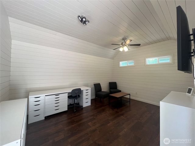 212 N Mt Jupiter Dr, Hoodsport, WA 98548