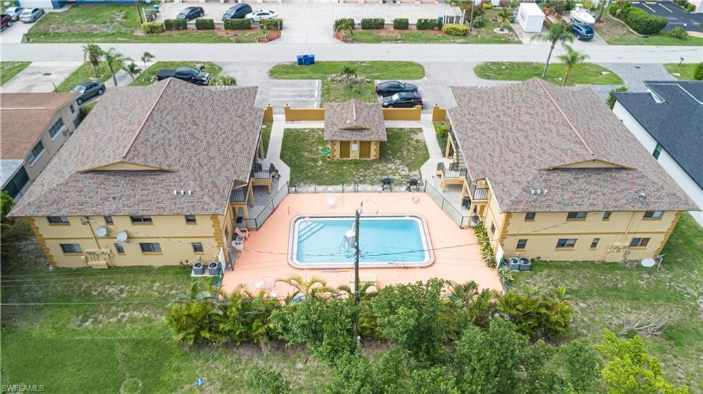 1318 SE 40th TER, CAPE CORAL, FL 33904 — exterior