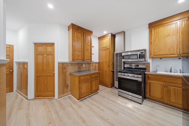 103 London St, Boston, MA 02128