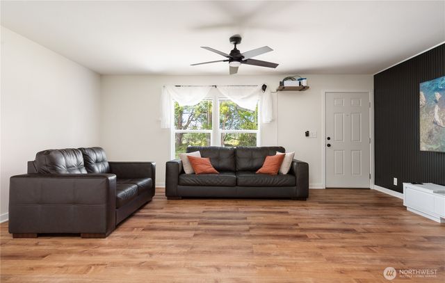 28510 SR 20, Oak Harbor, WA 98277