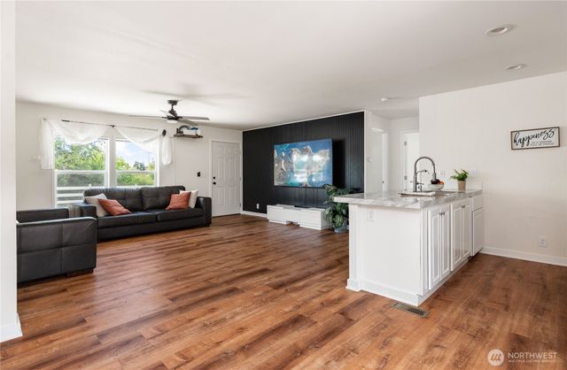 28510 SR 20, Oak Harbor, WA 98277