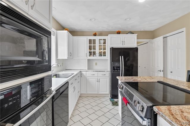 32 Morgan Lane, New Hartford, NY 13413