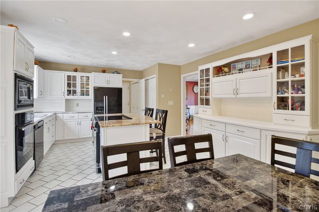 32 Morgan Lane, New Hartford, NY 13413