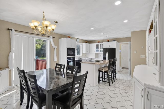 32 Morgan Lane, New Hartford, NY 13413