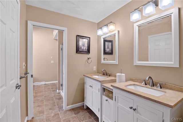 32 Morgan Lane, New Hartford, NY 13413