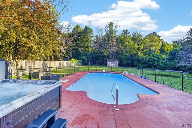 32 Morgan Lane, New Hartford, NY 13413