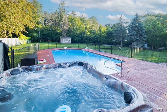 32 Morgan Lane, New Hartford, NY 13413