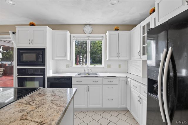 32 Morgan Lane, New Hartford, NY 13413