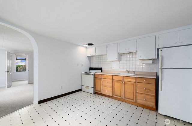 7818 Stroud Avenue N, Seattle, WA 98103