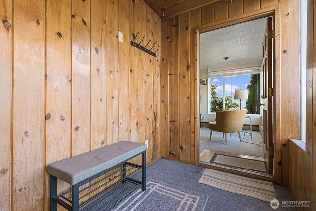 7818 Stroud Avenue N, Seattle, WA 98103