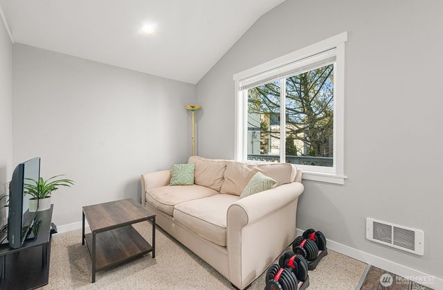 7818 Stroud Avenue N, Seattle, WA 98103