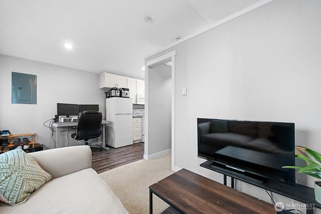 7818 Stroud Avenue N, Seattle, WA 98103