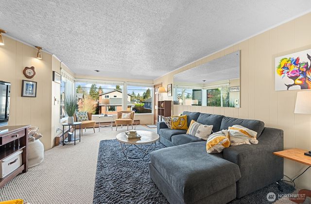 7818 Stroud Avenue N, Seattle, WA 98103