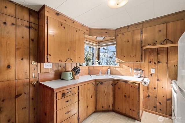 7818 Stroud Avenue N, Seattle, WA 98103