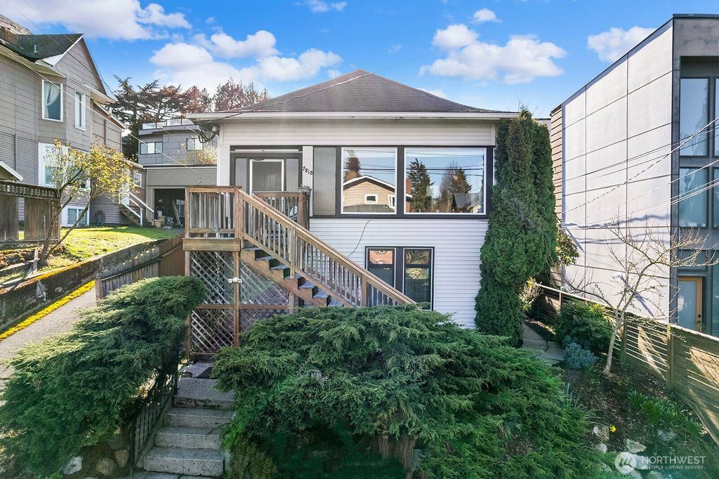 7818 Stroud Avenue N, Seattle, WA 98103