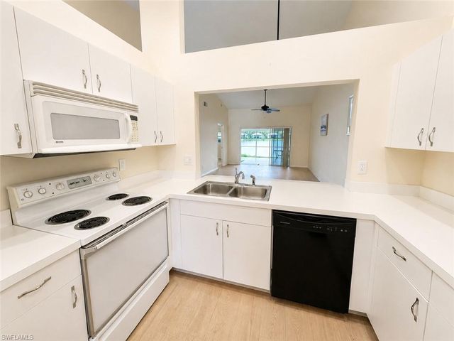 2888 Crown Pointe BLVD, Naples, FL 34112