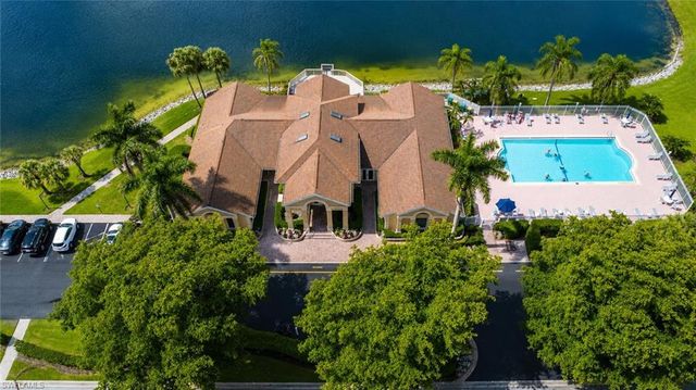 2888 Crown Pointe BLVD, Naples, FL 34112
