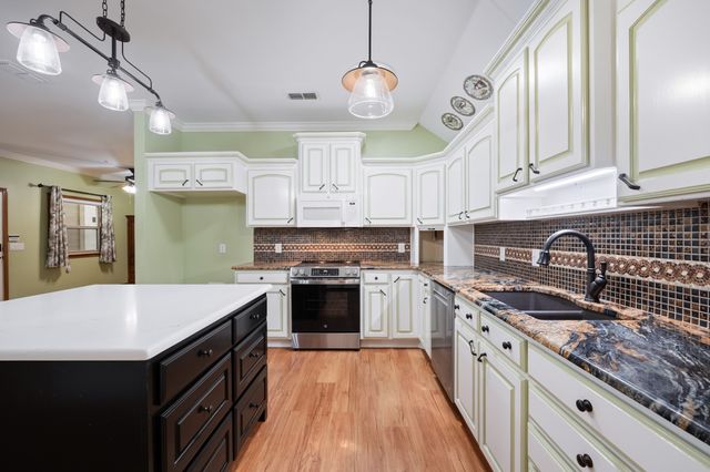 104 Enchanted Court, Red Oak, TX 75154