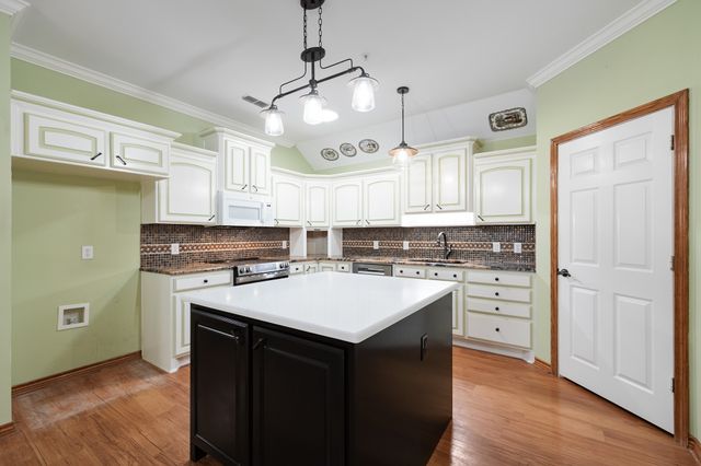 104 Enchanted Court, Red Oak, TX 75154