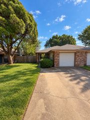 4215 Wingrove Drive, Arlington, TX 76015