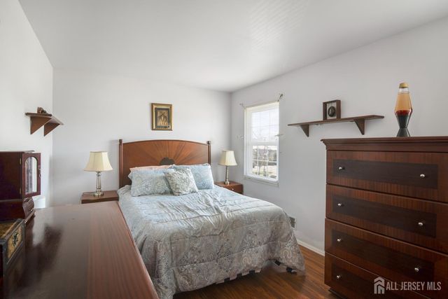 118 Wilton Avenue, Middlesex, NJ 08846