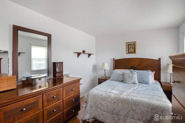 118 Wilton Avenue, Middlesex, NJ 08846
