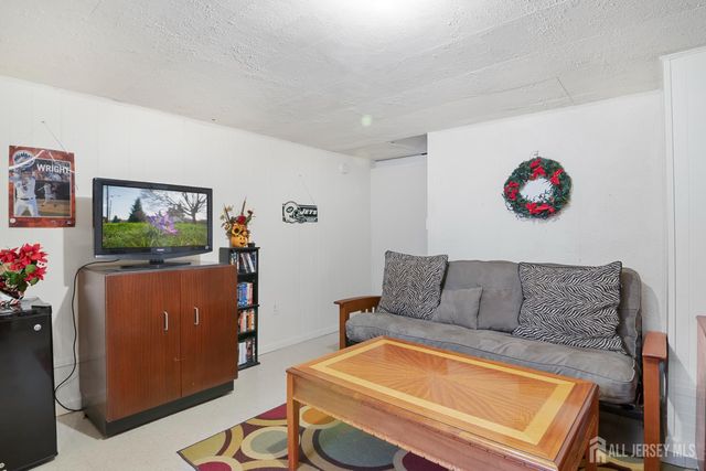 118 Wilton Avenue, Middlesex, NJ 08846