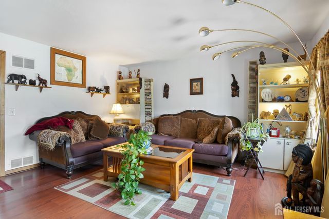 118 Wilton Avenue, Middlesex, NJ 08846