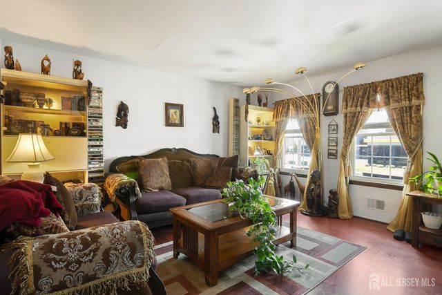 118 Wilton Avenue, Middlesex, NJ 08846