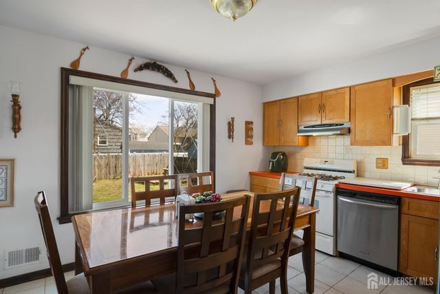 118 Wilton Avenue, Middlesex, NJ 08846