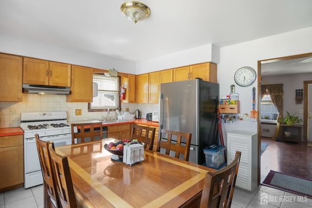 118 Wilton Avenue, Middlesex, NJ 08846