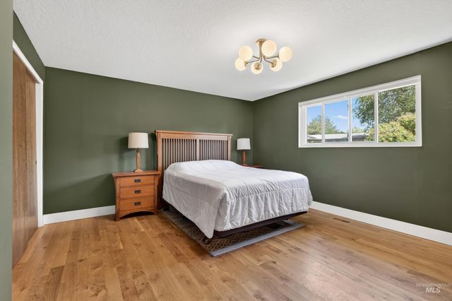 9675 W Caraway Dr, Boise, ID 83704