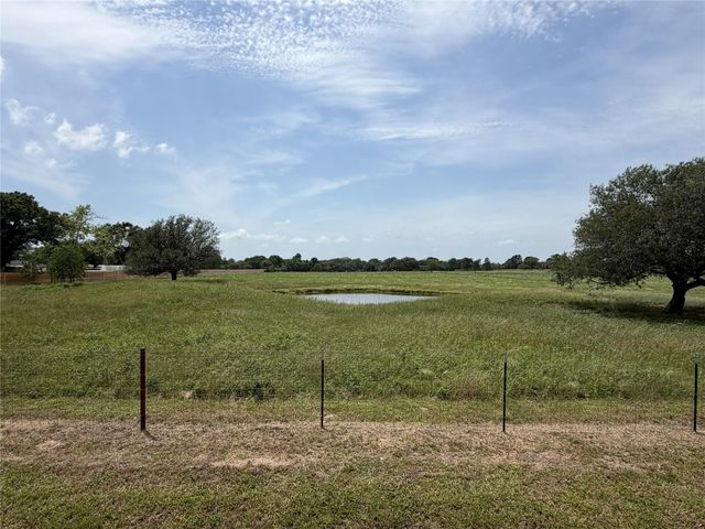 38535 Wiggins Road, Hempstead, TX 77445