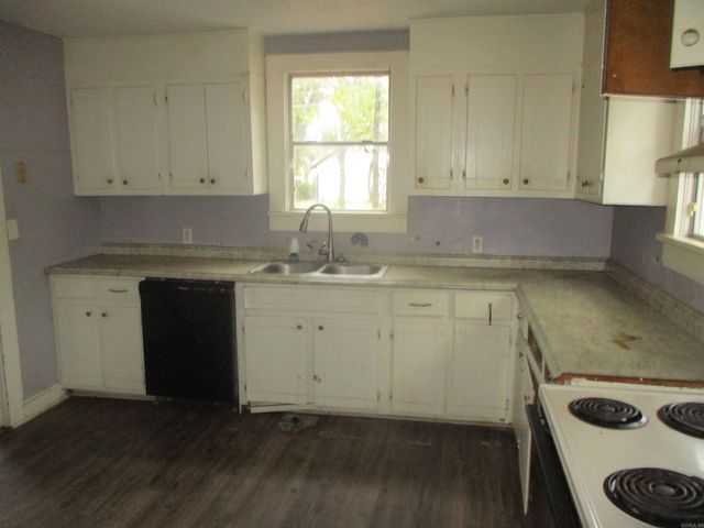 1812 W Long 17th Street, North Little Rock, AR 72114