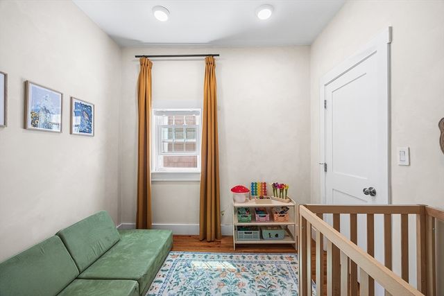 19 Conwell St 2, Somerville, MA 02143