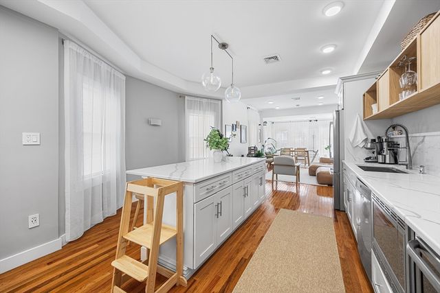 19 Conwell St 2, Somerville, MA 02143