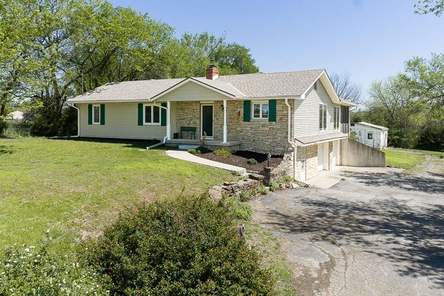10615 Kill Creek Road, De Soto, KS 66018
