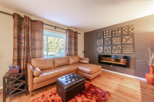 1811 W 86th Lane, Merrillville, IN 46410