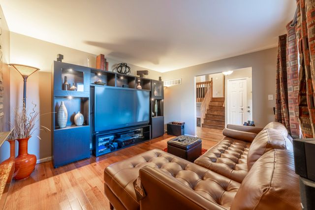 1811 W 86th Lane, Merrillville, IN 46410