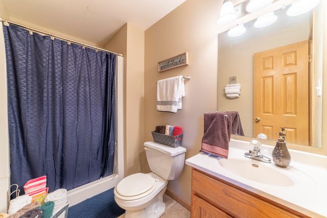 1811 W 86th Lane, Merrillville, IN 46410