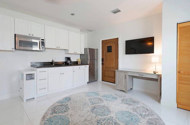 2740 SE 1st Court, Pompano Beach, FL 33062