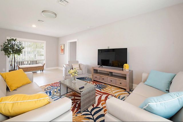 2740 SE 1st Court, Pompano Beach, FL 33062