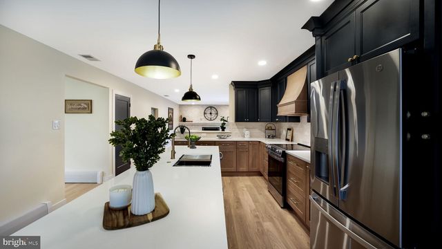 258 HAWTHORNE CIR, North Wales, PA 19454