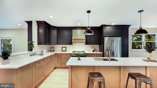 258 HAWTHORNE CIR, North Wales, PA 19454