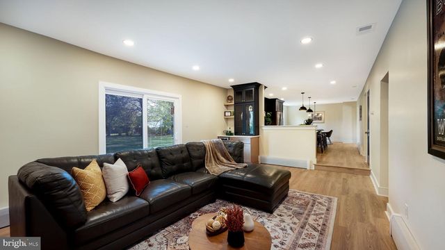 258 HAWTHORNE CIR, North Wales, PA 19454