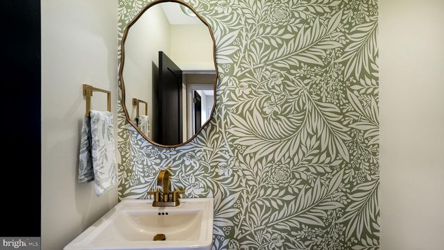 258 HAWTHORNE CIR, North Wales, PA 19454